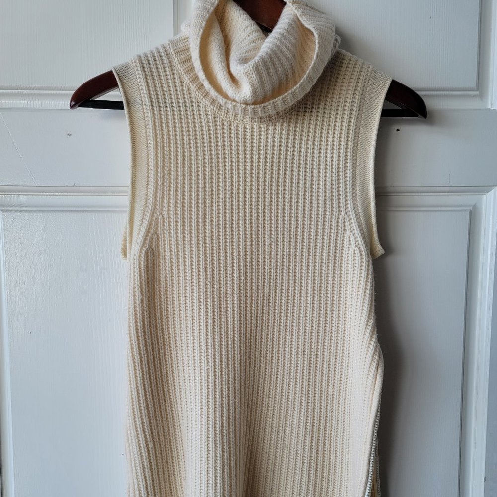 Elie Tahari cashmere sleeveless off white color top with side zippers size XS